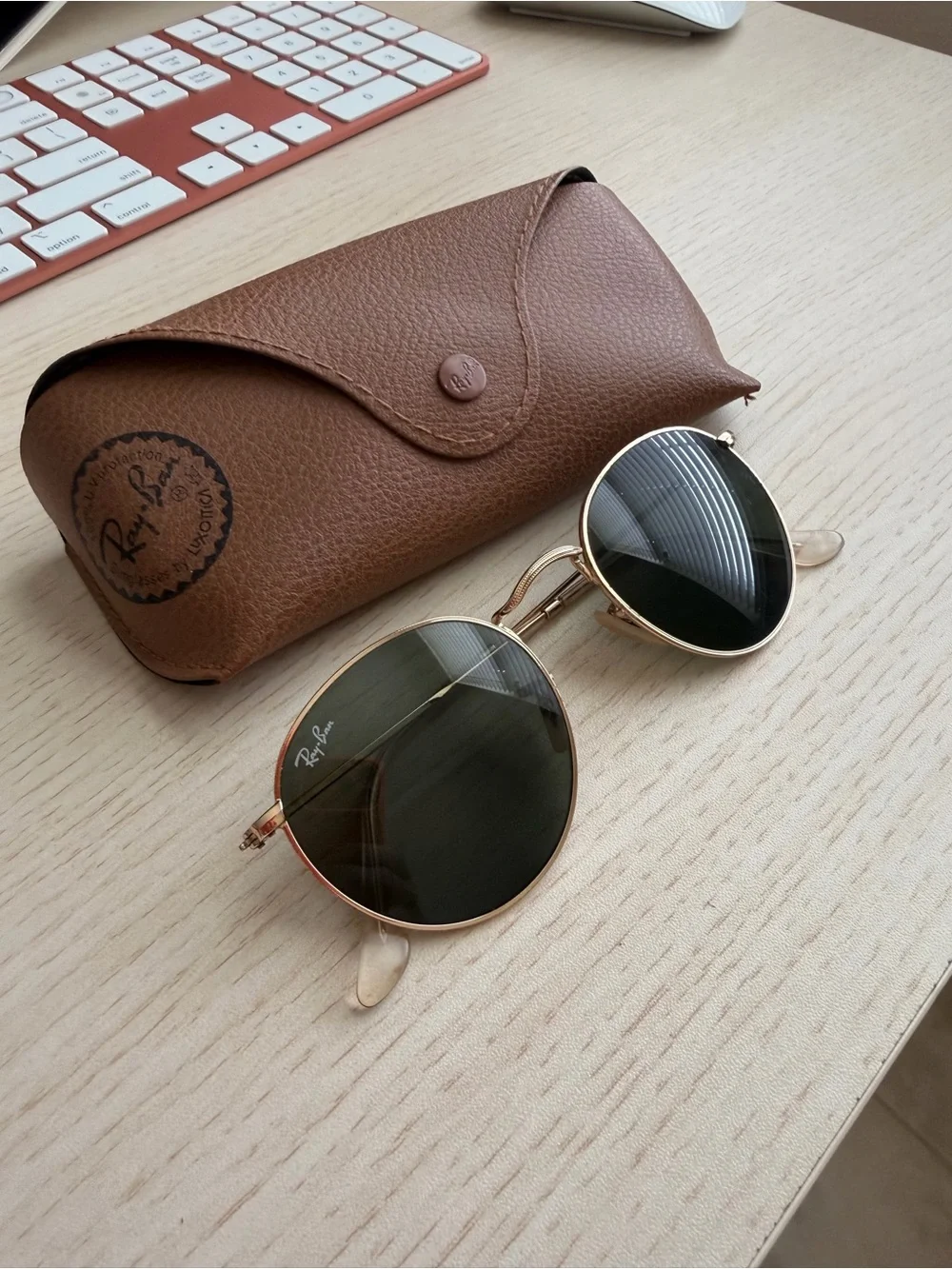 Ray-Ban Round Metal Gold Sunglasses with Green Lenses - Picture 3 of 5